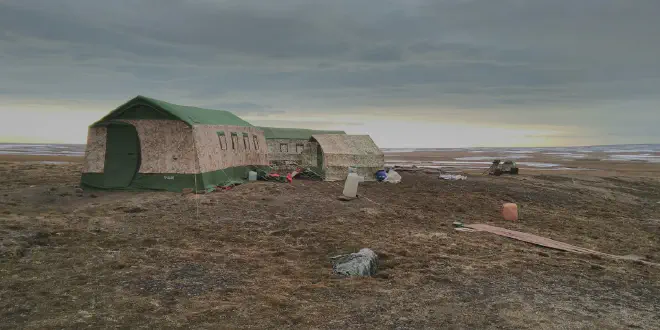 Campamento de la expedición en Taymir, Gran Reserva Natural Estatal rusa del Ártico, zona de la bahía de Knipovich en 2018. Crédito de la imagen: Mikhail Zhemchuzhnikov