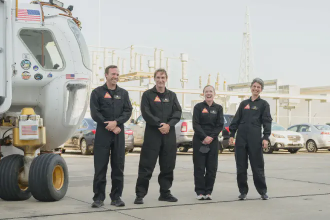 La tripulación de la primera misión CHAPEA que simula la vida en Marte