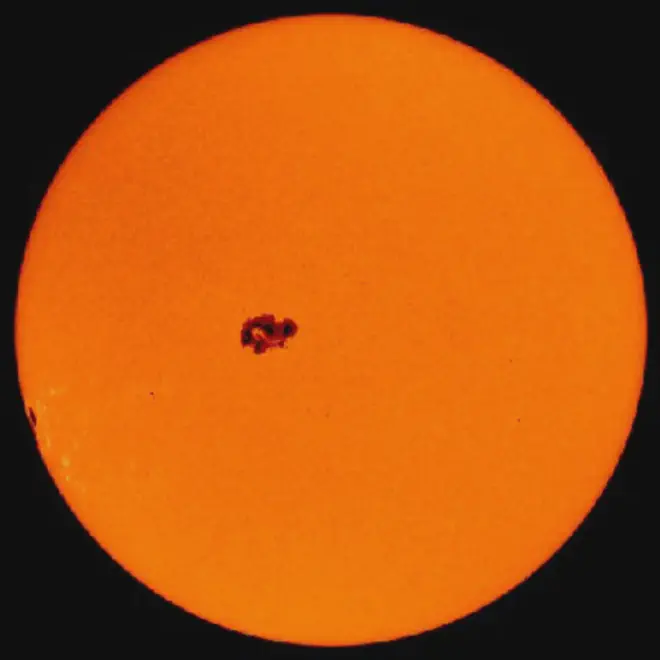 Mancha solar captada por el observatorio SOHO