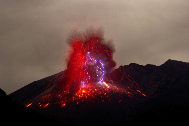 <strong>Rayos durante la erupción del volcán Sakura-jima</strong>